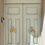 Jade - Stylish Hideaway
