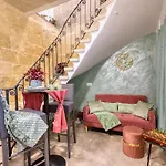 Jade - Stylish Hideaway *
