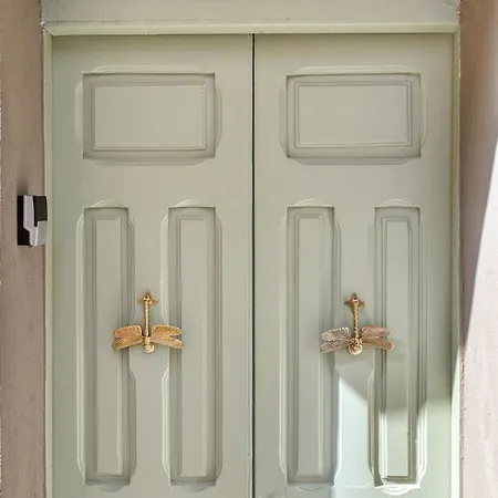 Jade - Stylish Hideaway