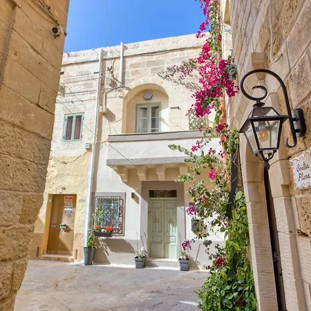 Jade - Stylish Hideaway Holiday home Zabbar
