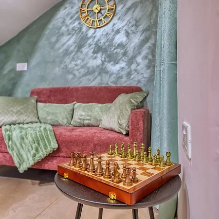 Jade - Stylish Hideaway * Zabbar