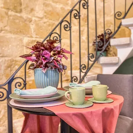 Jade - Stylish Hideaway *