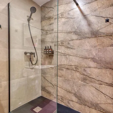 Jade - Stylish Hideaway *