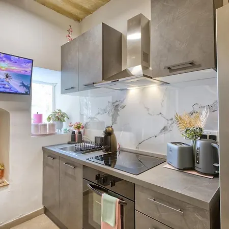 Jade - Stylish Hideaway Żabbar