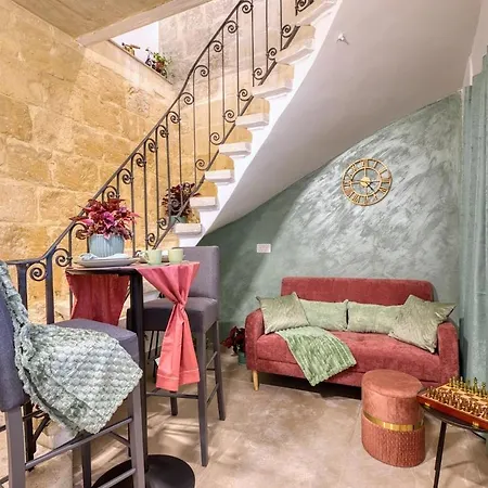 Jade - Stylish Hideaway *