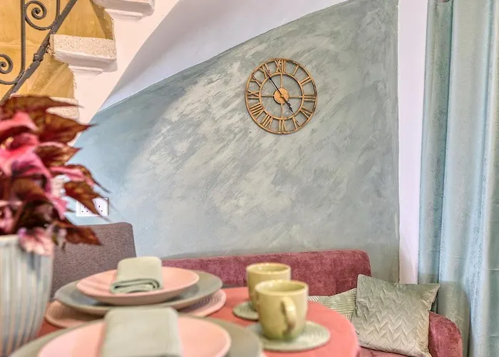 Jade - Stylish Hideaway