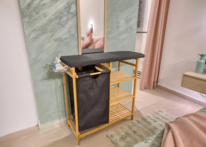 Jade - Stylish Hideaway *