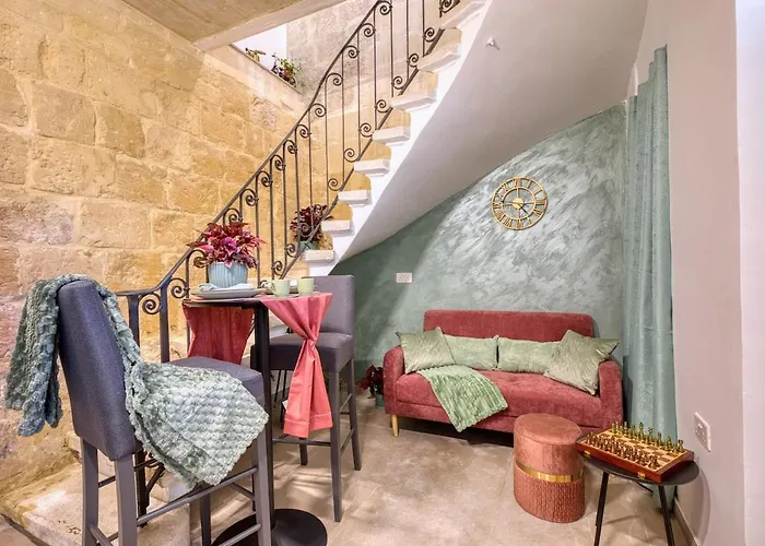 Jade - Stylish Hideaway *